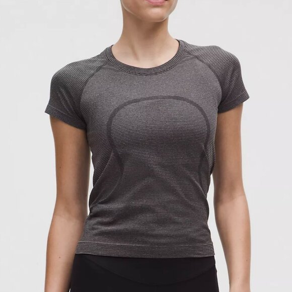 Lululemon shirt size 2 - Picture 1 of 4